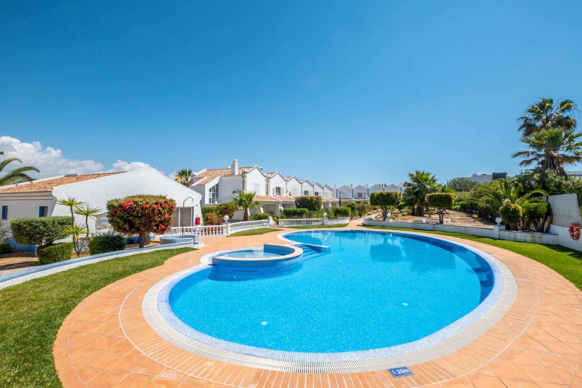Сasa de vacaciones Baya - Great Family Complex With Communal Pool