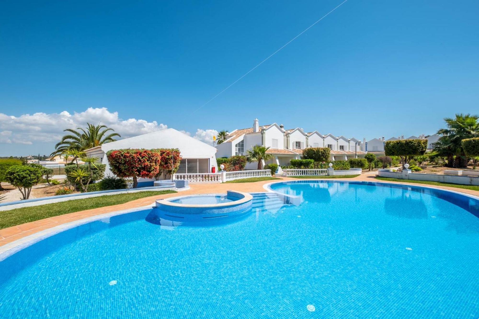 Сasa de vacaciones Baya - Great Family Complex With Communal Pool *